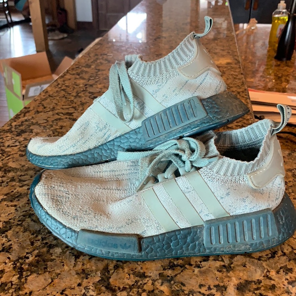 A turquoise adidas shoe size 7